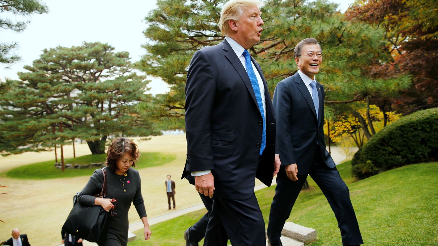 Trump'a 'orta parmağını' gösteren kadın işinden kovuldu
