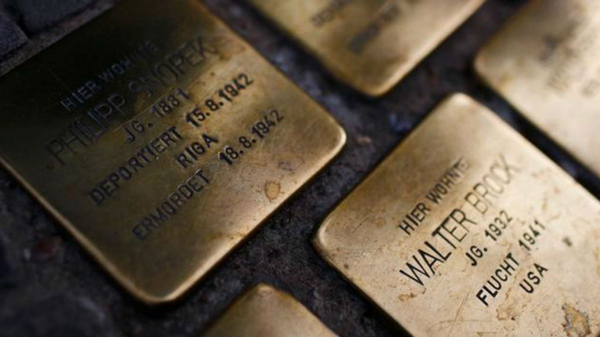 تحقيق حول سرقة أحجار تذكارية لضحايا النازية في ألمانيا