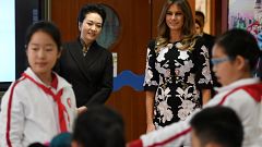 Alle Augen auf Melania Trump und ihre Outfits in Asien