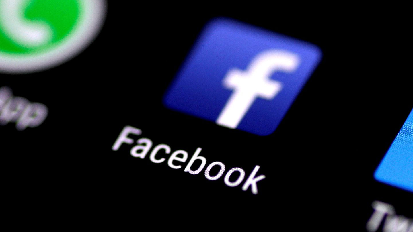 Por qué Facebook quiere que le envíes fotos tuyas desnudo? | Euronews