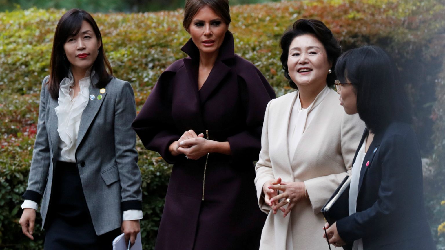 Melania Trump şıklığıyla göz doldurdu