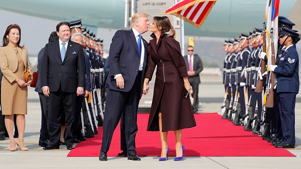Dresscode-Diplomatie: Melania Trump in Asien Dresscode-Diplomatie: Melania Trump in Asien