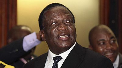 Zimbabwe : le vice-président limogé dit avoir quitté le pays et défie le couple Mugabe