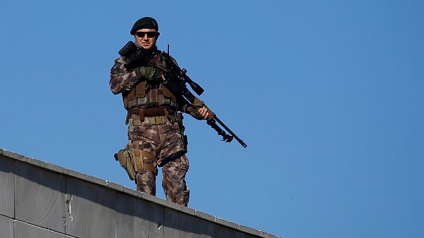 اعتقال أكثر من 100 شخص في تركيا اعتقال أكثر من 100 شخص في تركيا