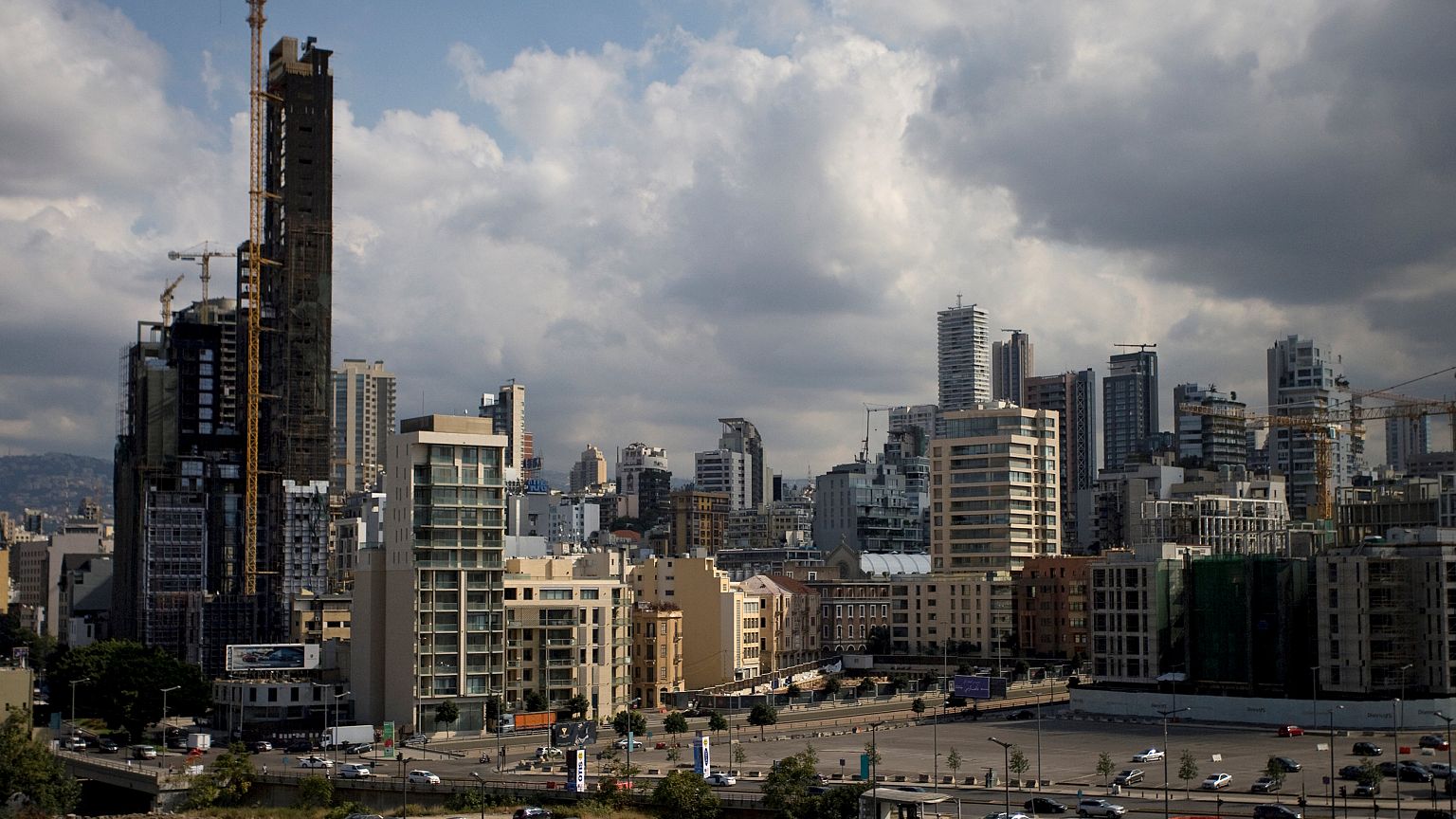 السعودية والكويت تطلبان من رعاياهما مغادرة لبنان فورا