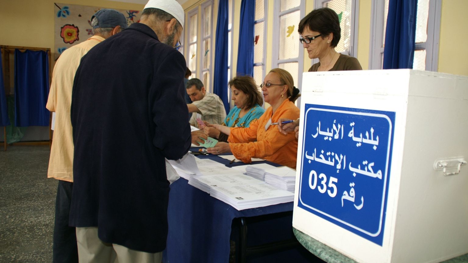 اللافتات الانتخابية تثير السخرية والجدل