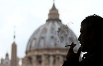 El papa prohíbe la venta de tabaco en el Vaticano