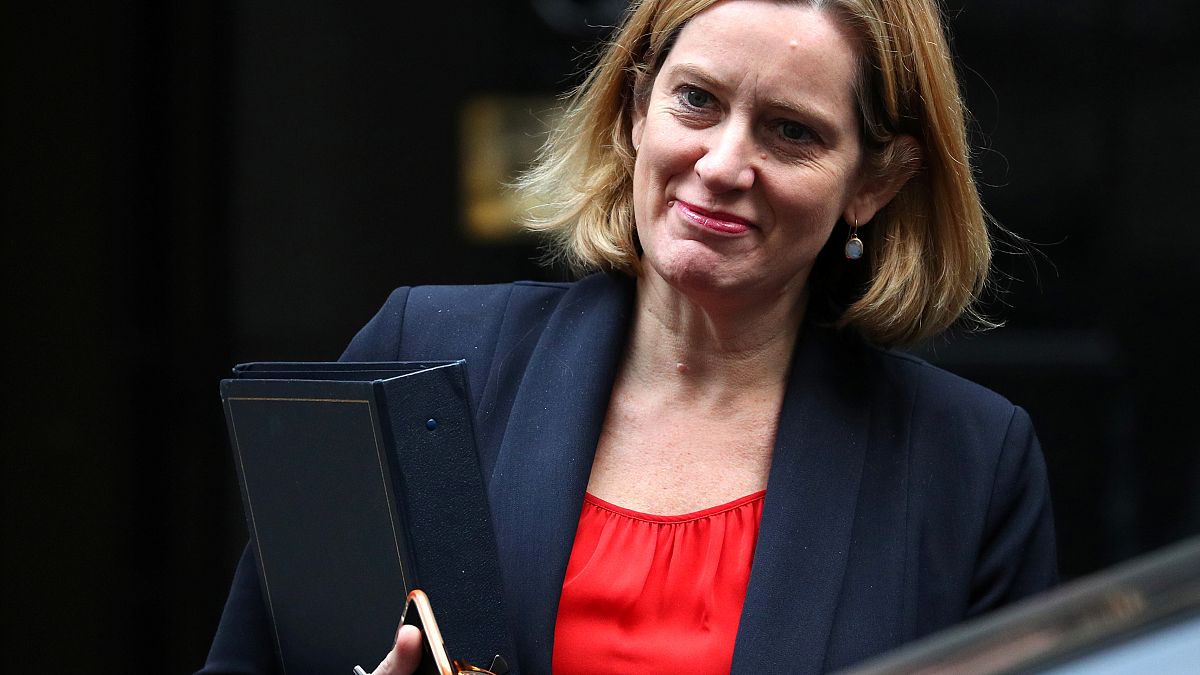 وزيرة بريطانية تطالب بحذف المواد "المتشددة" على مواقع التواصل
