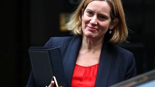 وزيرة بريطانية تطالب بحذف المواد "المتشددة" على مواقع التواصل