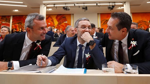 Austria: l'estrema destra si sdogana con i fiori Austria: l'estrema destra si sdogana con i fiori