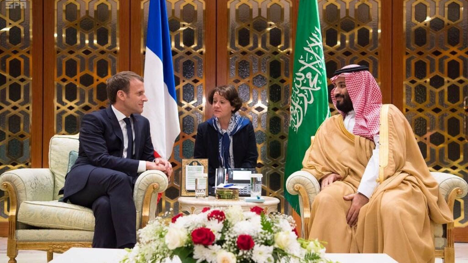 ماكرون في زيارة مفاجئة للسعودية وملف لبنان يتصدر