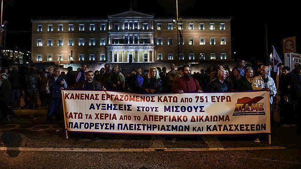 Sindicatos gregos protestam contra governo Sindicatos gregos protestam contra governo