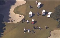 Japonya Başbakanı Şinzo Abe Trump ile golf oynarken çukura yuvarlandı