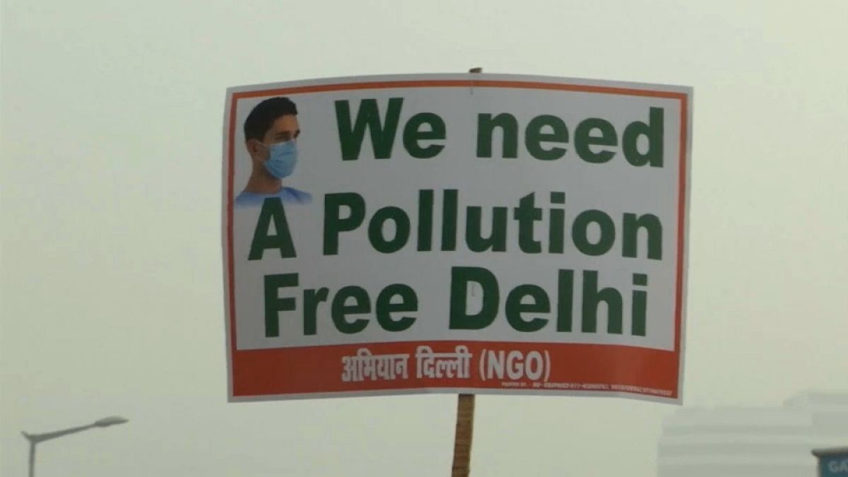 Delhi air pollution hits danger levels