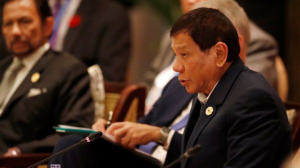 Duterte diz ter morto uma pessoa à punhalada aos 16 anos Duterte diz ter morto uma pessoa à punhalada aos 16 anos