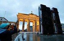 "Monument" - Drei 12 Meter hohe Busse aus Syrien in Berlin