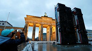 "Monument" - Drei 12 Meter hohe Busse aus Syrien in Berlin