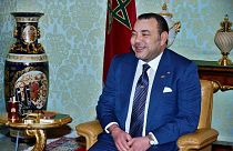 العدالة تنصف ملك المغرب في قضية ابتزازه من طرف صحفيين فرنسيين