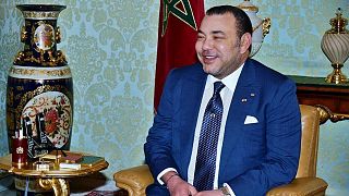 العدالة تنصف ملك المغرب في قضية ابتزازه من طرف صحفيين فرنسيين