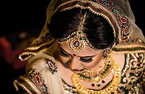 "زواج العطلات".. عائلات هندية تبيع بناتها الصغيرات لرجال عرب