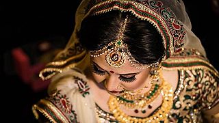 "زواج العطلات".. عائلات هندية تبيع بناتها الصغيرات لرجال عرب