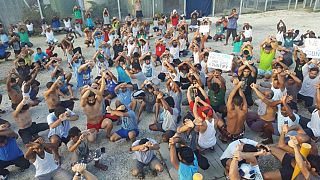 Asylum seekers get 24 hour reprieve from Papua New Guinea camp eviction