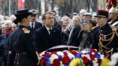 Ende des Ersten Weltkriegs: Macron legt Blumenkranz in Paris nieder