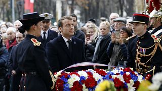 Ende des Ersten Weltkriegs: Macron legt Blumenkranz in Paris nieder