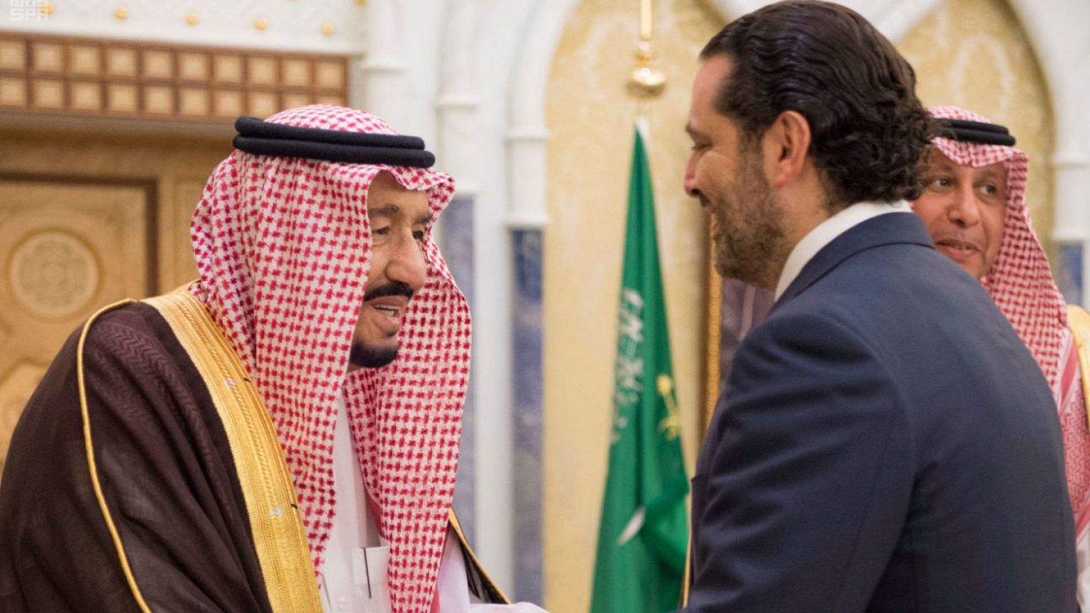 تفاصيل "احتجاز" الحريري في الرياض