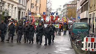 Bonn sokaklarında iki bin kişi Donald Trump'ı protesto etti