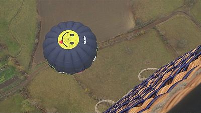Piloten feiern Jahrestag des ersten bemannten Heißluftballonflugs in Frankreich
