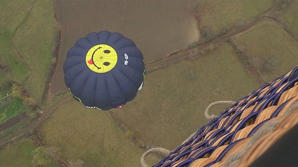 Piloten feiern Jahrestag des ersten bemannten Heißluftballonflugs in Frankreich Piloten feiern Jahrestag des ersten bemannten Heißluftballonflugs in Frankreich