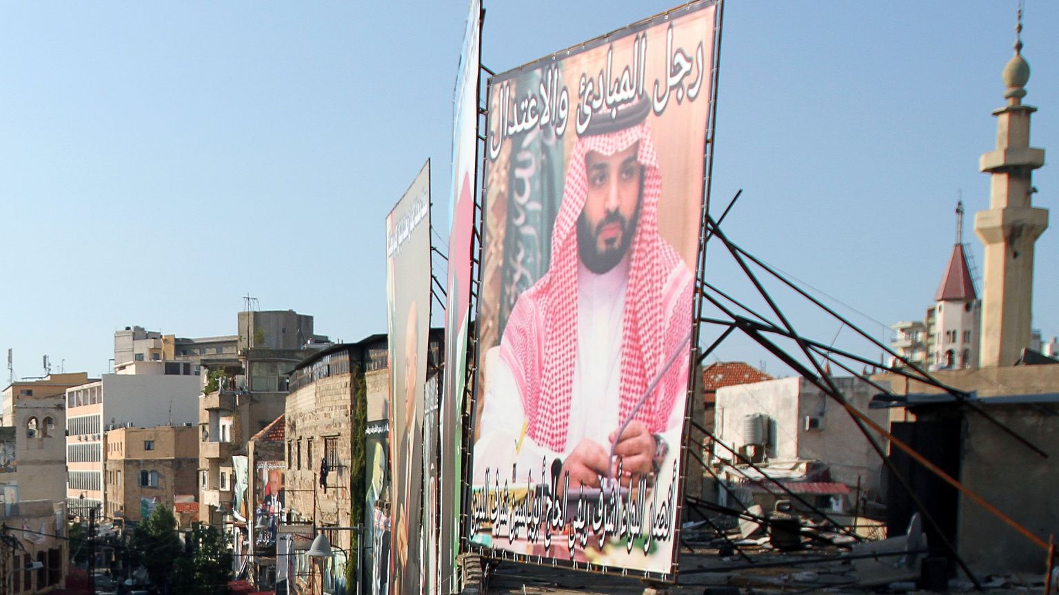 وزير الداخلية اللبناني يعلق على إحراق صور بن سلمان في طرابلس