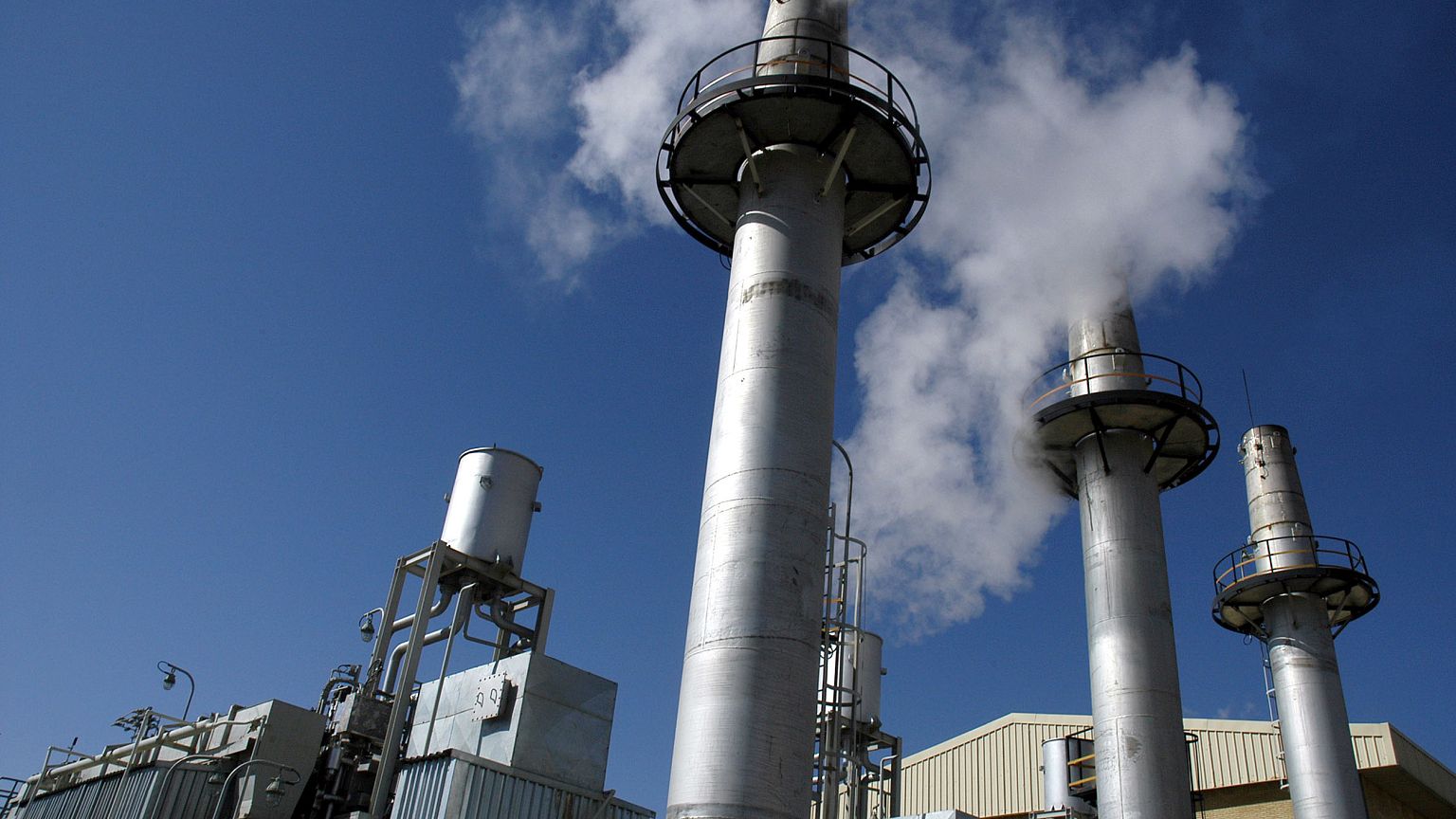 Image: The exterior of the Arak heavy water production facility in Arak, Ir