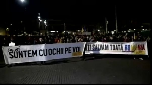Az adóreform ellen tüntettek Romániában Az adóreform ellen tüntettek Romániában