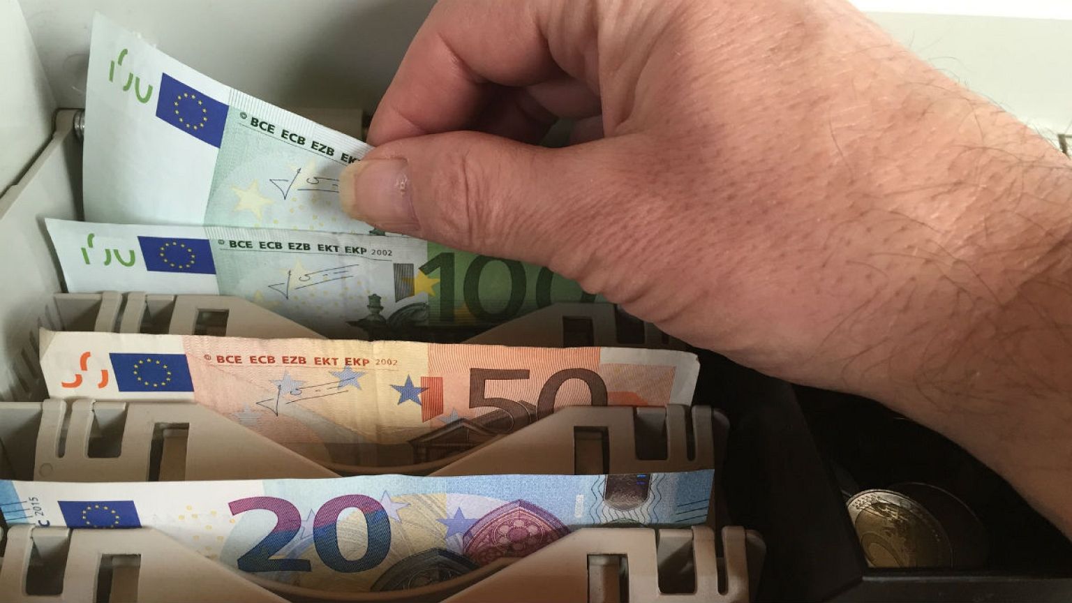 Germans to collect unemployment benefits at supermarket checkouts