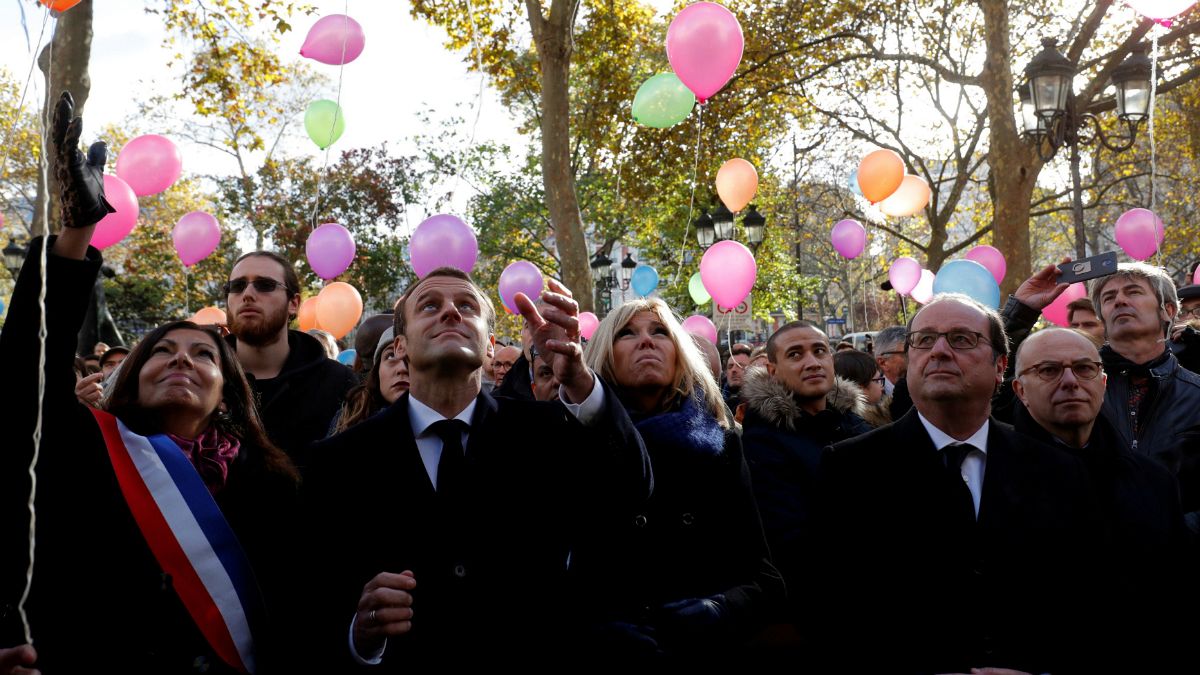 Fransa Paris'teki terör kurbanlarını andı
