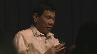 Philippinischer Präsident singt für Trump
