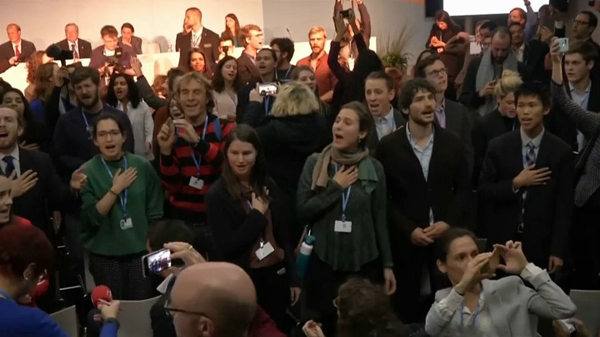 COP-23: американскую делегацию прервали песней