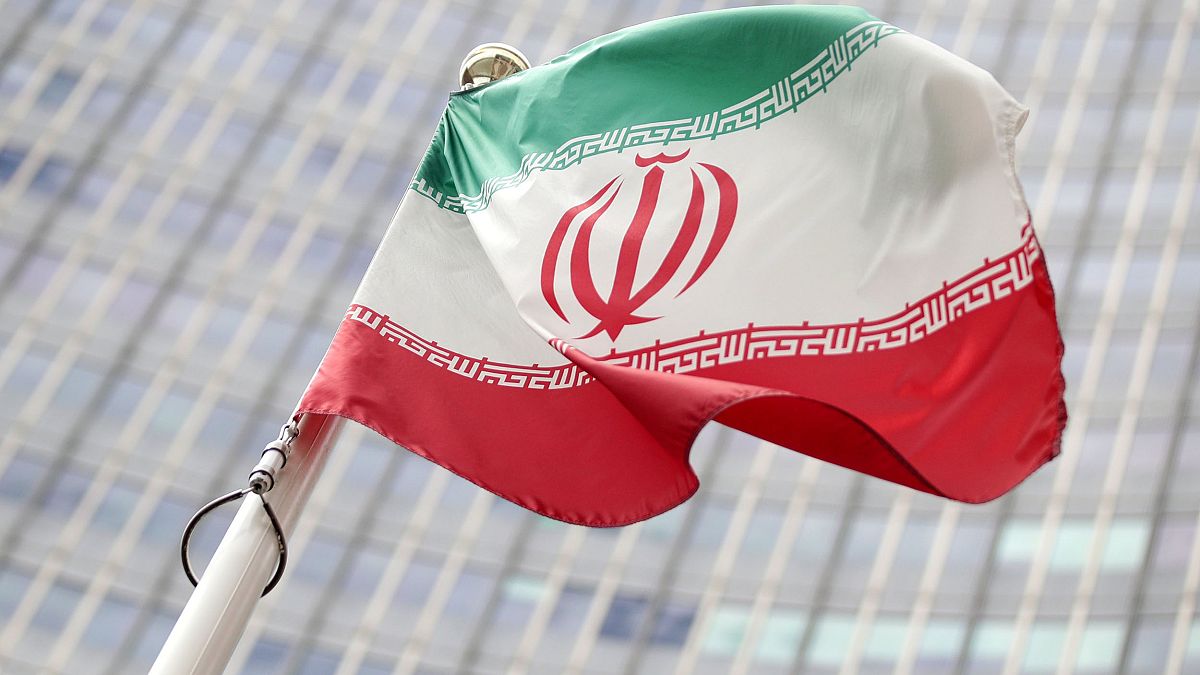 Image: The Iranian flag in front the International Atomic Energy Agency (IA