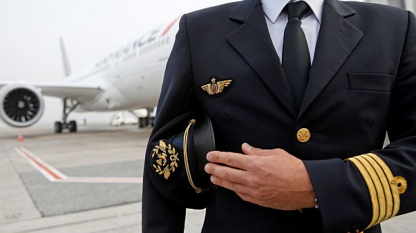 Plane crew detained after passenger claims neighbour masturbated Plane crew detained after passenger claims neighbour masturbated