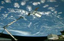 Raumfrachter "Cygnus" dockt an der ISS an