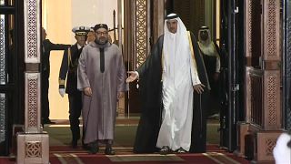 محمد السادس في الدوحة يحمل وشاح "لكم العالم ولنا تميم"