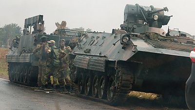 Tensions au Zimbabwe : des chars vus près d'Harare après des menaces du chef de l'armée