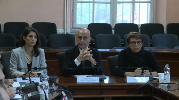 Minniti: "Vigilanza ai seggi di Ostia" Minniti: "Vigilanza ai seggi di Ostia"