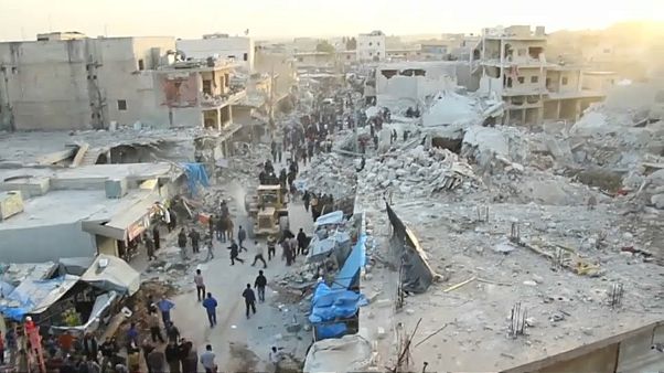 61 قتيلا في قصف بريف حلب.. وواشنطن وموسكو تلتزمان الصمت 61 قتيلا في قصف بريف حلب.. وواشنطن وموسكو تلتزمان الصمت
