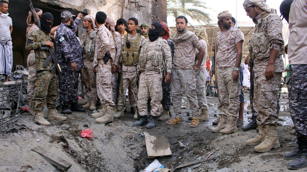 بعد الإعلان عن رفع الحصار، التحالف السعودي يقصف مطار صنعاء وتحذير أممي من تفاقم المعاناة