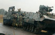 Zimbábue: Militares nas ruas e rumores de golpe de estado