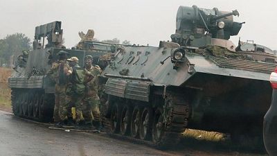 Zimbabwe : l'armée dit vouloir « éliminer des criminels » proches de Mugabe