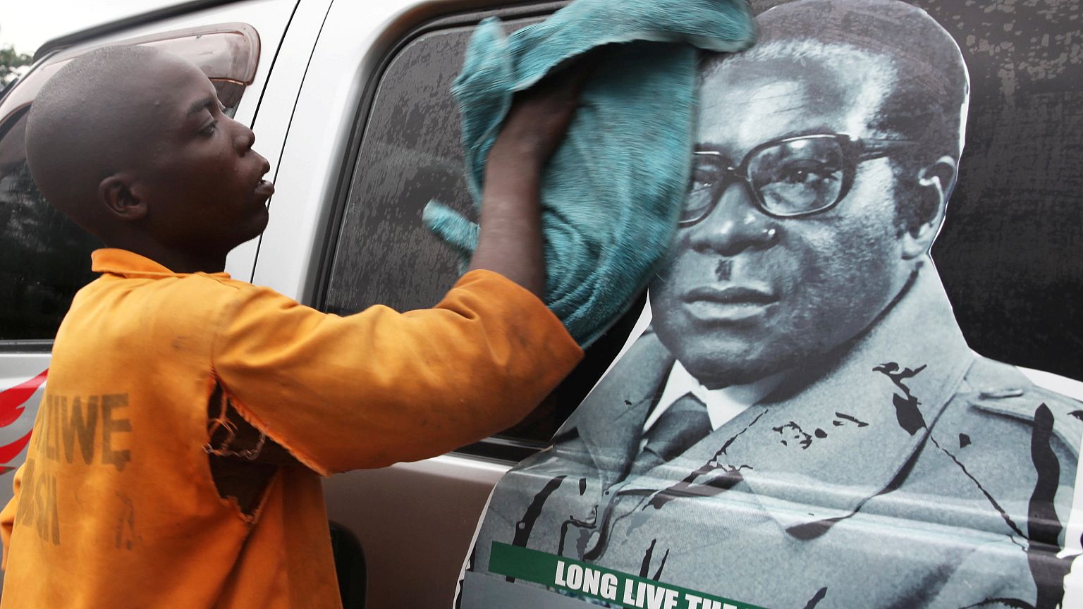 Fin de règne pour Mugabe, le plus vieux dirigeant du monde ?